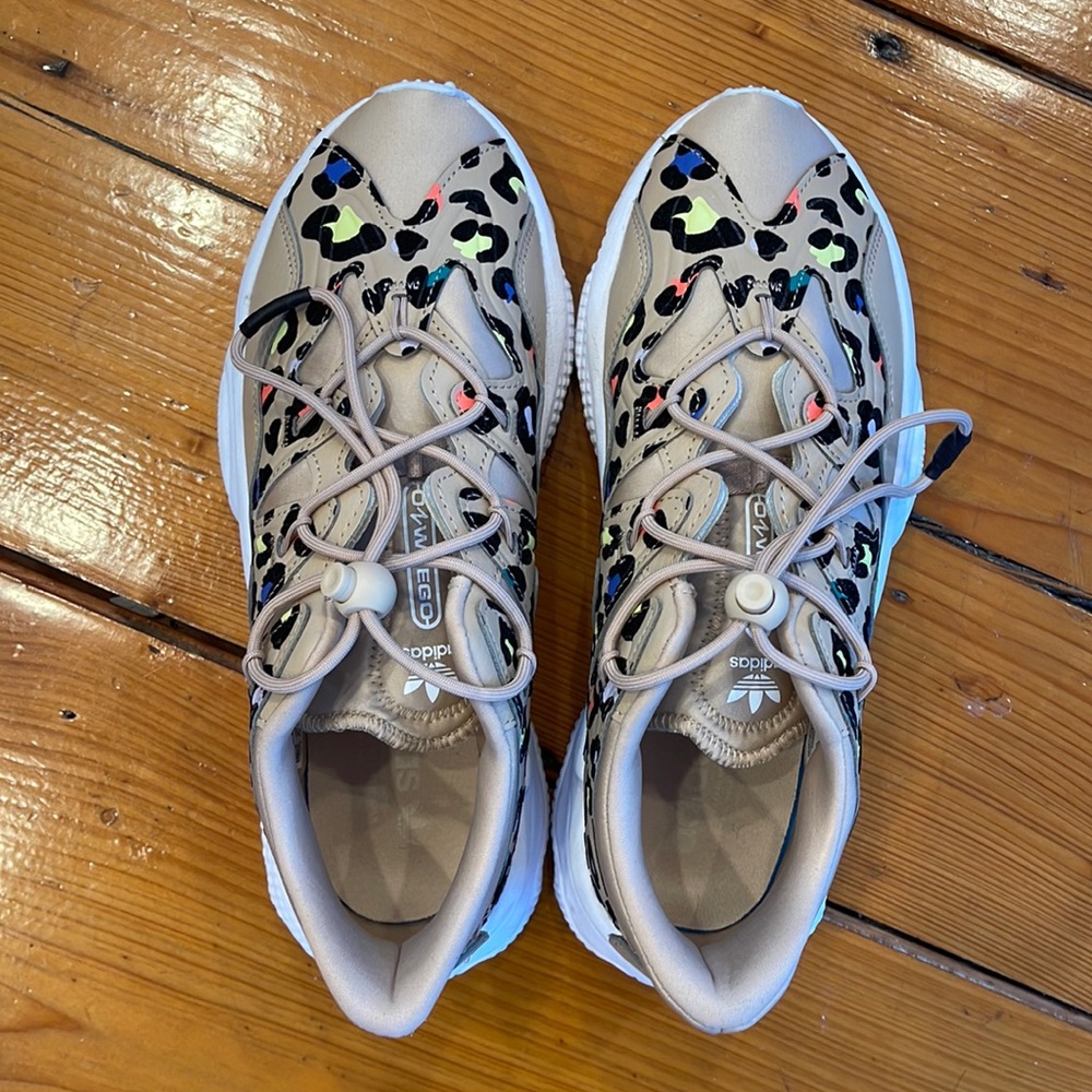Adidas Ozweego size 9